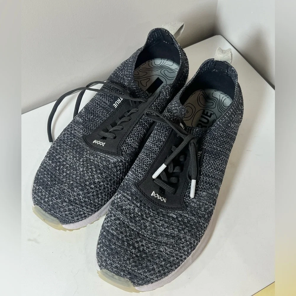 TRUE Linkswear Performance Knit Sneaker Size 9.5 All Day Knit Sneakers EUC